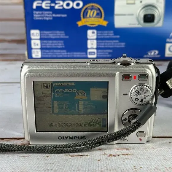 OLYMPUS オリンパス コンパクトデジタルカメラ FE-200 シルバー カメラ